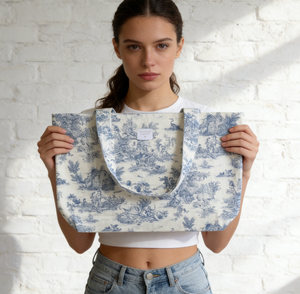 Sac fourre-tout en <span class=keywords><strong>toile</strong></span> <span class=keywords><strong>de</strong></span> <span class=keywords><strong>Jouy</strong></span> - Sac fourre-tout en <span class=keywords><strong>toile</strong></span> <span class=keywords><strong>de</strong></span> <span class=keywords><strong>Jouy</strong></span> fait à la main - Sac en coton réutilisable avec impression intégrale, logo personnalisé, étiquettes personnalisées - Product Image 2
