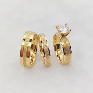 Nice Alliance Lovers Anillos <span class=keywords><strong>de</strong></span> compromiso <span class=keywords><strong>de</strong></span> boda CZ diamante joyería Frosted 18K anillo chapado en oro <span class=keywords><strong>para</strong></span> hombres y mujeres - Product Image 3