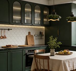 Juego de Muebles de Cocina BALOM 2026 de Lujo en Verde Oscuro con Puertas de Vidrio Arqueadas, Iluminación Integrada, Muebles de Cocina Modulares Personalizados - Product Image 5