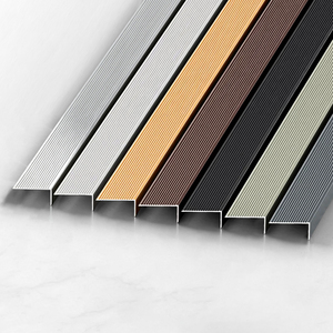 Profilé de marche d'escalier antidérapant en alliage d'aluminium robuste, disponible en plusieurs couleurs, pour la décoration de sols et la finition des bords de marches - Product Image 2