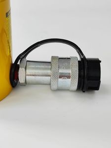 Oferta Especial: Hidráulica Enerpac Homogenea Serie CLP de Acción Simple CLP-2502, Capacidad 250 Toneladas, Capacidad de Carga 45 Milímetros, Tuerca de Bloqueo Tipo Pancake - Product Image 4
