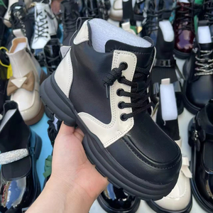 รองเท้าลำลองคุณภาพดี ลดราคา  ส่งแบบคละแบบ สุ่มลาย ผลิตในจีน - Product Image 1