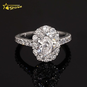 Anillo de Compromiso de Oro Sólido de 10k, 14k, 18k con Diamante Cultivado en Laboratorio de Forma Ovalada, Certificado IGI, Diseño Halo - Product Image 1