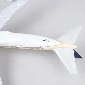 Modèle d'avion en résine Boeing B747 de <span class=keywords><strong>Saudi</strong></span> Arabian <span class=keywords><strong>Airlines</strong></span> à l'échelle 1/150, 47 cm, avec LED et train d'atterrissage, objet de collection - Product Image 5
