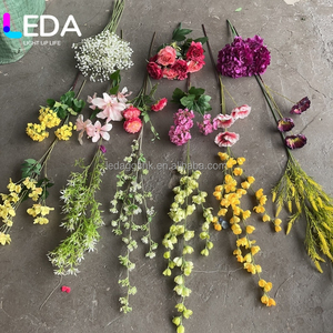 โรงงาน LEDA รับทำซุ้มดอกไม้ประดิษฐ์สีขาว เหลือง เขียว พร้อมต้นเฟิร์นอะสปาร์กัสธรรมชาติ จัดดอกไม้สำหรับงานแต่งงาน - Product Image 3