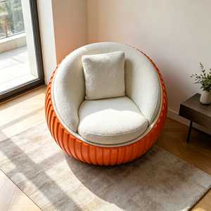 Sillón individual de fibra de vidrio naranja con nervaduras verticales, cojín de bouclé color crema, redondo y cerrado, para sala de estar - Product Image 1