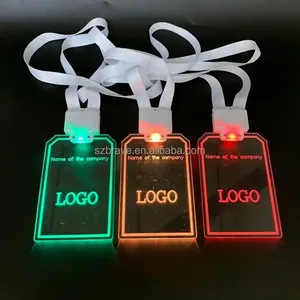 맞춤형 모양 레이저 로고 다채로운 깜박이는 배지 아크릴 ID 카드 홀더 빛나는 LED 끈