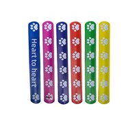 Nouveau Bracelet à Anneau à Pression en PVC Imprimé Numérique Motif Patte de Chat Dessin Animé Art Populaire 6 Couleurs Marque LIn Xu Mz-1 pour les Fêtes/ Employés
