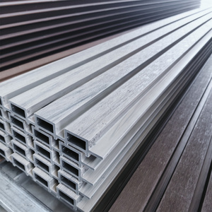 Panneaux muraux WPC imperméables et antidérapants en PVC, style design contemporain, forme carrée, grain de bois, revêtement extérieur - Product Image 6