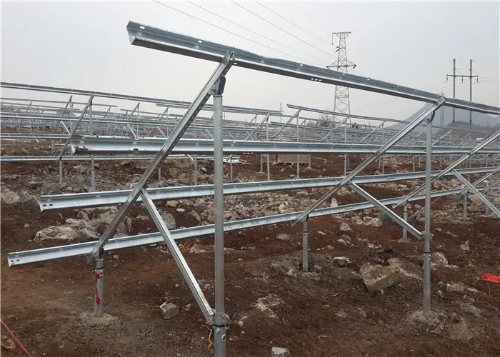 قناة ج من قضيب الفولاذ عالي الجودة بسُمك 41*41 مم و2.5 مم لمعدل تركيب الطاقة الشمسية بمساحة 60000 متر مربع من المصنع