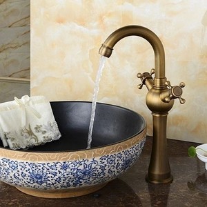 Mélangeur d'eau chaude et froide monotrou pour salle de bain d'hôtel au design italien et de luxe moderne pour robinets de lavabo - Product Image 1