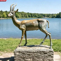 Sculpture d'antilope grandeur nature en bronze YOUFINE, patine antique, statue de gazelle sauvage avec base en pierre pour la décoration de parcs et de jardins