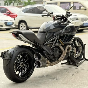 Diavel 1200S Usada, Motocicleta Cruiser Potente de 1200cc, Motocicleta de Calle de Alto Rendimiento a Gasolina, Diavel 1200S con Motor de Alto Rendimiento - Product Image 3