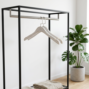 Cintres en bois blanc vieilli de bonne qualité pour vêtements, avec logo, fabrication directe, cintres personnalisés, prix compétitif, cintres épais pour manteaux - Product Image 4