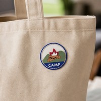 Patch en caoutchouc PVC souple 3D personnalisé, motif feu de camp, pour extérieur, badge tactique de camping avec boucle auto-agrippante pour veste et sac à dos