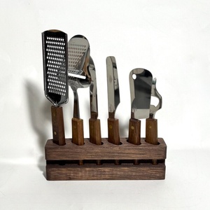Juego de Servicio de <span class=keywords><strong>Queso</strong></span> Vintage Estilo Granja Antigua con Cortador, Rallador, Abrebotellas <span class=keywords><strong>y</strong></span> Cuchillo para Charcutería, Rallador de <span class=keywords><strong>Queso</strong></span> Giratorio - Product Image 2