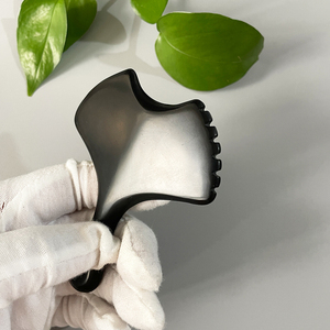 Masseur <span class=keywords><strong>traditionnel</strong></span> <span class=keywords><strong>chinois</strong></span> de cuillère de Gua Sha de jade noir pour l'outil facial de cou et d'oeil pour l'application de visage - Product Image 2