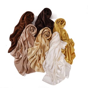 Zifeng OEM Nouvelle Mode Moyen-Orient Dubaï Malaisie Foulard Châle Voile en Soie Crêpe Imitation Satin pour Femme - Product Image 2