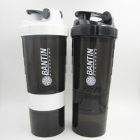 Bouteille Shaker Protéiné 700ml avec Balle Mélangeuse, Anti-fuite, Sans BPA, avec Échelle, pour Fitness, Gym, Sport, Entraînement et Compléments Alimentaires, en Plastique