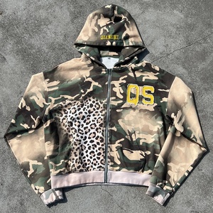 Sweat à capuche zippé personnalisé avec patch brodé, style streetwear, en molleton bouclette, camouflage, coupe oversize, épais, délavé à l'acide - Product Image 1
