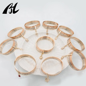 <span class=keywords><strong>Pulseras</strong></span> Semanarias <span class=keywords><strong>de</strong></span> Moda con Dijes Mexicanos Tricolor <span class=keywords><strong>de</strong></span> Joyería Religiosa Católica para Mujer en <span class=keywords><strong>Oro</strong></span> Laminado <span class=keywords><strong>de</strong></span> 14k - Product Image 1