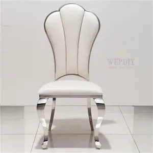 Intérieur de luxe maison cadre en argent coussins blancs salon café Table à manger chaises de salle à manger