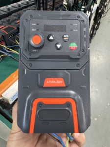 Variateur de fréquence triphasé 380V 1,5KW pour pompe de surpression de système d'alimentation en eau - Product Image 2