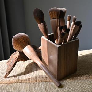 Ensemble de 14 pinceaux de maquillage vegan de luxe, poils synthétiques sans cruauté, manche en bois de noyer, kit de pinceaux à marque privée - Product Image 4