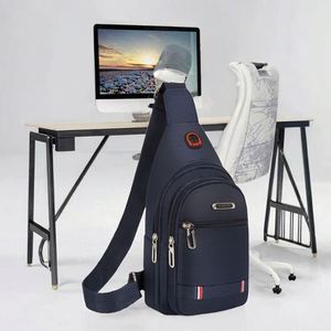 Sac banane slim pour homme – Sacoche de taille élégante pour les trajets urbains – Design minimaliste avec poches à accès rapide - Product Image 3