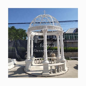 Grandi Gazebo <span class=keywords><strong>da</strong></span> <span class=keywords><strong>Giardino</strong></span> Antichi in Marmo Bianco con Colonne Rotonde Scolpite e Tetto in Metallo in Vendita - Product Image 1