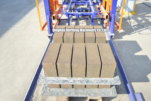 Machine à mouler le béton QT4-15 : Changez facilement de moules pour fabriquer des pavés emboîtables et des pierres de <span class=keywords><strong>bordure</strong></span> - Product Image 5