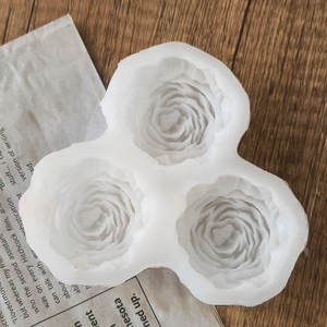 J10-361 Moule en silicone 3 lignes pour petites fleurs, savon artisanal, bonbons, pivoine, bougie d'aromathérapie, pierre diffuseur, DIY - Product Image 3