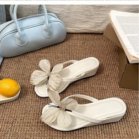 Fabricant personnalisé de luxe pour filles été talon compensé tongs chaussures bout rond orchidée fleur talon compensé sandales pour femmes