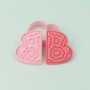 <span class=keywords><strong>Emporte</strong></span>-pièces <span class=keywords><strong>en</strong></span> plastique <span class=keywords><strong>de</strong></span> 26 lettres Love 3D Cartoon DIY Clay Animation Printed Customized Eco-Friendly Biscuit Mold - Product Image 3