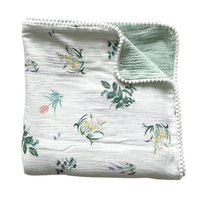 Couverture Bébé en Mousseline Douce 47"x40" Réversible à Imprimé Floral Frais avec Pompons – Respirante et Douce pour Landau et Berceau