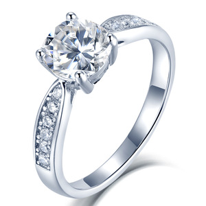 Cincin Tunangan Moissanite Grosir Perhiasan Alibaba Perak S925 Berlian VVS 1CT Batu Permata Dengan Sertifikat R.GEM. - Product Image 1