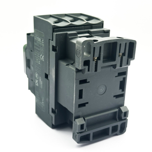 Relé de Control LC1D25M7C de Alta Calidad con Tres Contactos Normalmente Abiertos y Dos Cerrados - Product Image 3