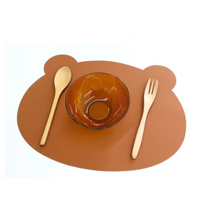 Sets de table en cuir de style nordique sur mesure, sets de table simples de couleur unie, résistants à l'huile et à l'eau, motifs ours et nuages pour enfants - Product Image 2