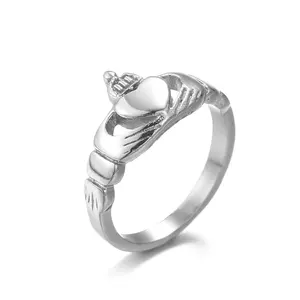 Yiwu Aceon Rvs Hart In Twee Handen Pure Liefde Claddagh Keltische Beloven Sieraden Hart Kroon Vrouwen Ring