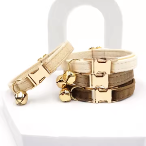 2025 럭셔리 벨벳 고양이 칼라 단단한 개 가죽 끈 개인 조정 가능한 애완 동물 액세서리 현대 만든 폴리 에스테르 가죽 나일론 소재 - Product Image 4