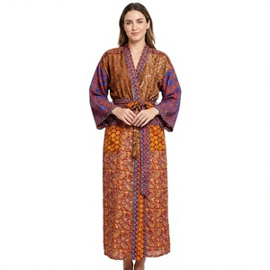 Doux Vintage Floral Soie Sari Kimono Recyclé D'été Plage Porter Robe Robe De Bain Robe Cadeau pour les Femmes - Product Image 1