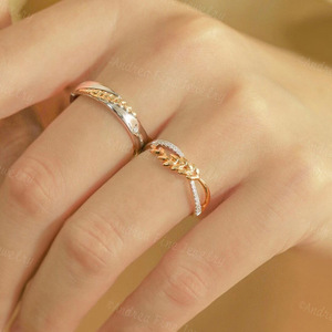 Anello di fidanzamento in acciaio inossidabile bicolore a forma di grano per uomo e donna - Product Image 4