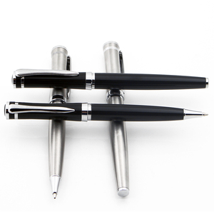 Stylo bille en métal argenté torsadé en acier inoxydable - Product Image 2