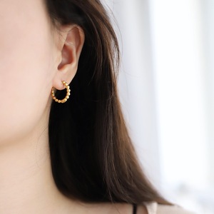 Pendientes Minimalistas Impermeables, Chapados en Oro de 18k PVD, Acero Inoxidable Plateado, Mini Pendientes de Aro con Cuentas para Uso Diario - Product Image 6