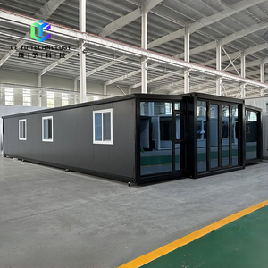 Villa préfabriquée extensible à double aile OEM/ODM avec finition sombre et façade vitrée isolée pour séjours en station balnéaire et logements temporaires - Product Image 1