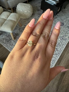 Anillo de compromiso y boda solitario de plata chapada en platino clásico HK de kuololit con moissanita blanca de 2 quilates para mujer - Product Image 6