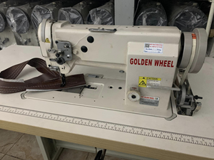 Machine à coudre à plat à alimentation unifiée à aiguille simple Golden Wheel 4150 d'occasion à bas prix, trois machines synchronisées - Product Image 3