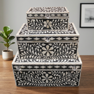 Boîte de rangement carrée en bois gravée avec incrustation à motif carré, présentoir organisateur pour bijoux, idéal pour Noël - Product Image 1