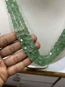 Collier en pierre taillée de fraise d'approvisionnement direct d'usine avec des perles de luxe de crêpe personnalisées pour l'exportation mondiale - Product Image 4