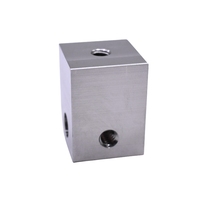 Bloc collecteur hydraulique en acier inoxydable à brochage usiné CNC Cube carré avec ports filetés Fil EDM Hydraulique industrielle